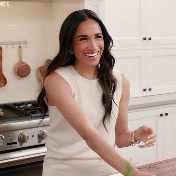 NEW Yellow Gold-Plated Stainless Steel Knotted & Looped Drop Earrings Celeb Fav - Picture 12 of 13